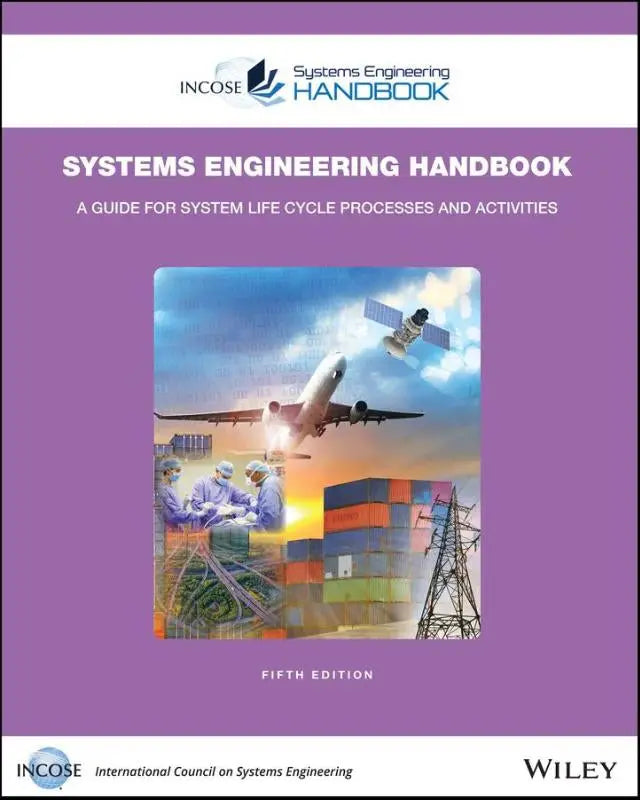 Paarse hardcover systems engineering handbook met illustratie van vliegtuig, satelliet en industriële arbeiders