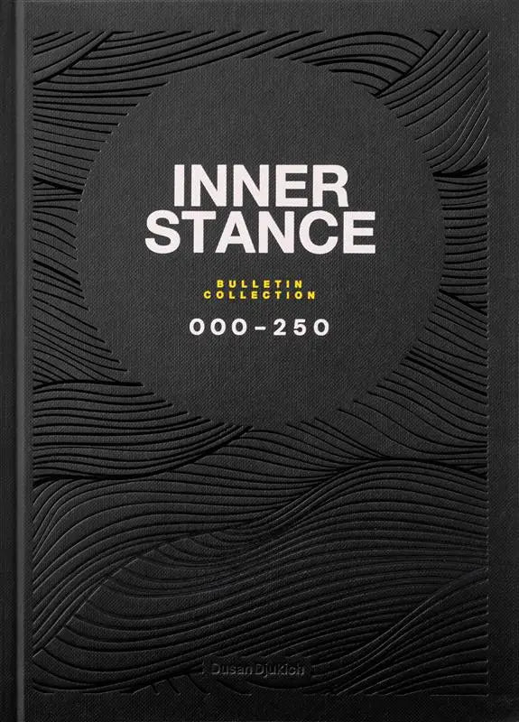 Zwarte hardcoverboek met reliëf golfpatronen getiteld inner stance bulletin collection 000-250 onderscheidingen voor living