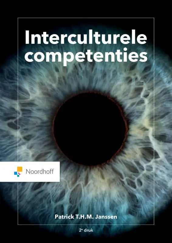 De boekcover van interculturele competenties van patrick janssen toont een blauwgrijze menselijke iris op zwarte achtergrond