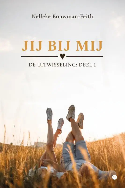 De boekcover van Jij bij mij de uitwisseling deel 1 door Nelleke Bouman-Feith toont een warme foto van twee mensen in een gouden veld
