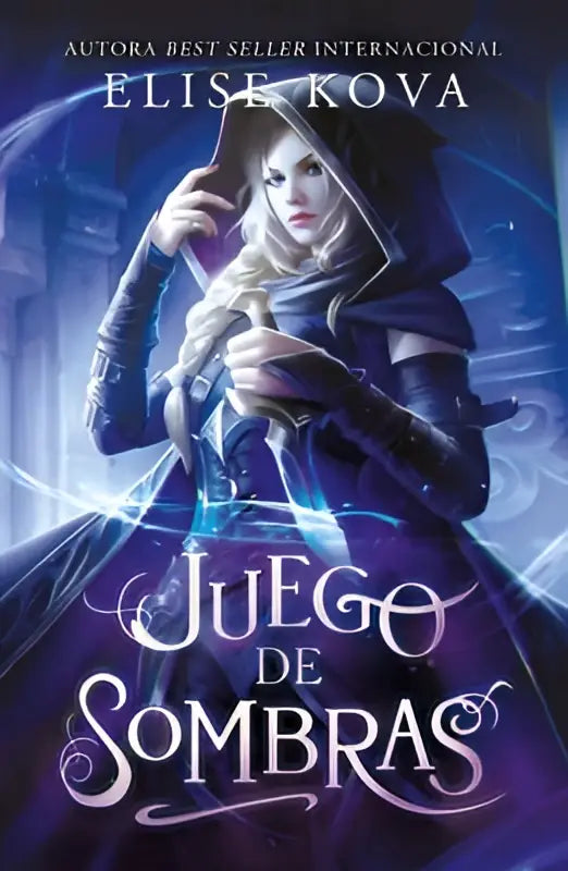 De boekcover van juego de sombras toont een fantasieillustratie van een vrouw in donkere kleding met blauw lichtgevende energie uit haar handen