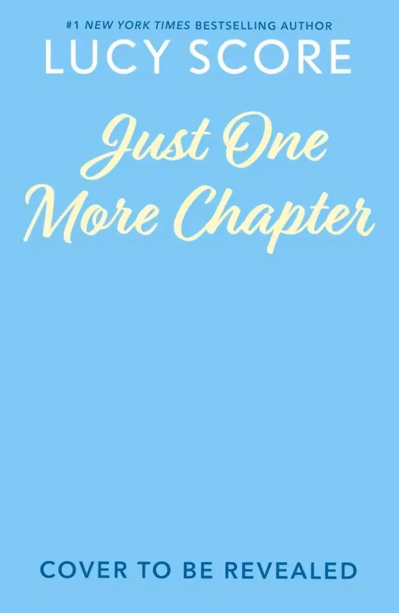 Lichtblauw boekomslag met titel just one more chapter in crèmekleurig schrift van lucy score bestseller auteur
