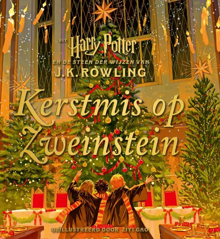 Kerstmis op zweinstein boekcover met feestelijke illustratie van twee versierde groene dennenbomen en figuren in gewaden