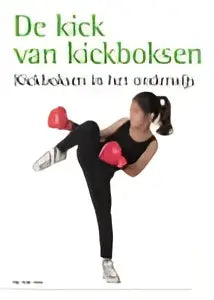 De kick van kickboksen boek met zwart witfoto van twee sportieve vrouwen door erik hein en arko sports media