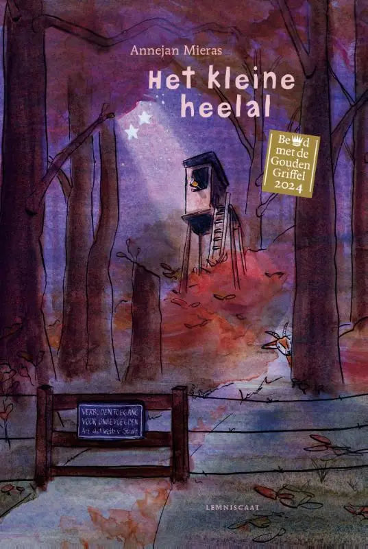 De cover van het kinderboek kleine heelal van annejan mieras toont een geïllustreerd boomhuis in herfstachtig bos en sterrenlucht