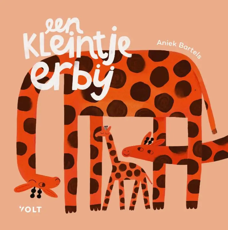 Illustratie van een oranje en bruin gevlekte giraf op een perzikkleurige achtergrond voor kleintje erbij jonge lezers