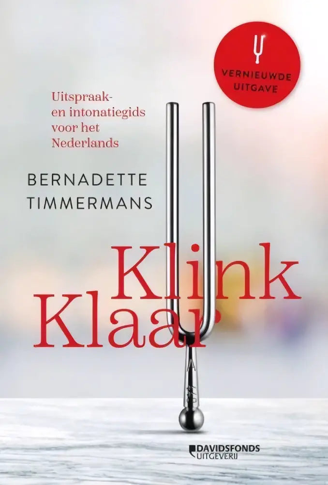 De boekcover van klink klaar door Bernadette Timmermans toont een zilveren stemvork met drie tanden