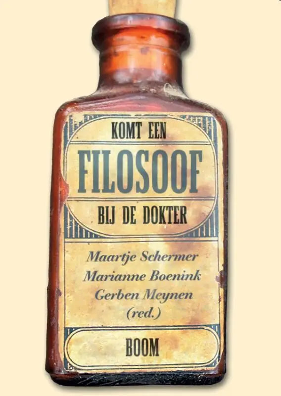 Antieke amberkleurige glazen fles met kurk en vintage label komt een filosoof bij de dokter van koninklijke boom uitgevers