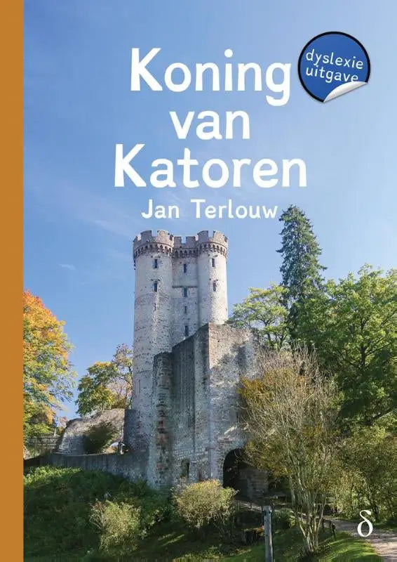 De boekcover van koning van katoren toont een stenen kasteel met grijze muren en torens tegen een blauwe lucht
