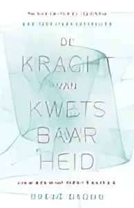 Minimalistisch boekomslag van de kracht van kwetsbaarheid door brené brown in zwarte letters op witte achtergrond, bruna uitgevers, interpersoonlijke communicatie