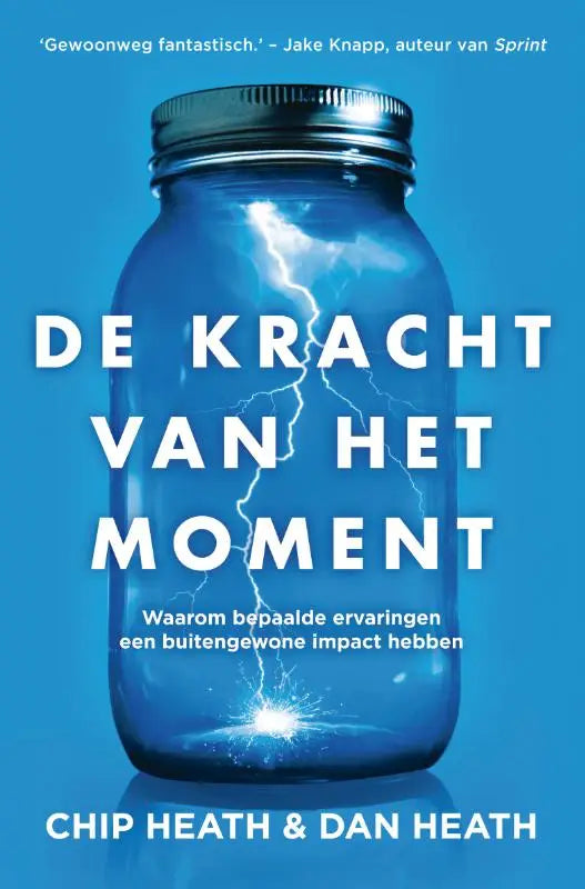 Een blauwe glazen mason jar met metalen deksel en illustratie van bliksem symboliseert bepaalde ervaringen met buitengewone impact