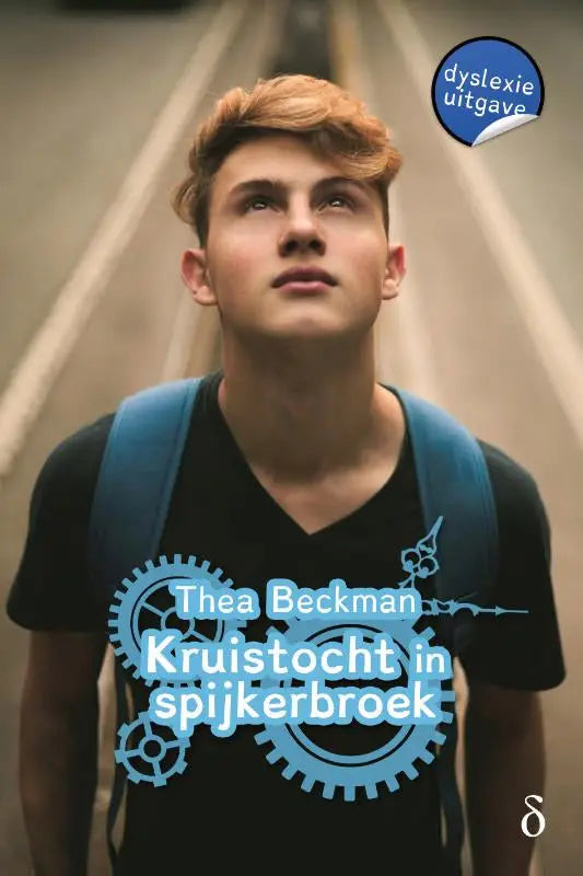 Blauwe rugzakbanden van een jonge man op de achterkant van product kruistocht in spijkerbroek