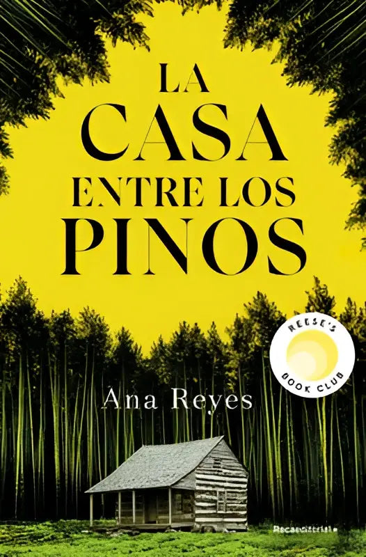 De boekcover van la casa entre los pinos toont een houten berghut tussen hoge dennen op een gele achtergrond