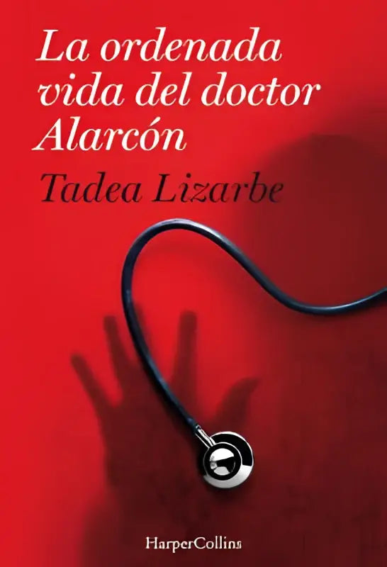 Zwart stethoscoop met zilveren borststuk tegen rode achtergrond voor ordenada vida del doctor Alarcón boek