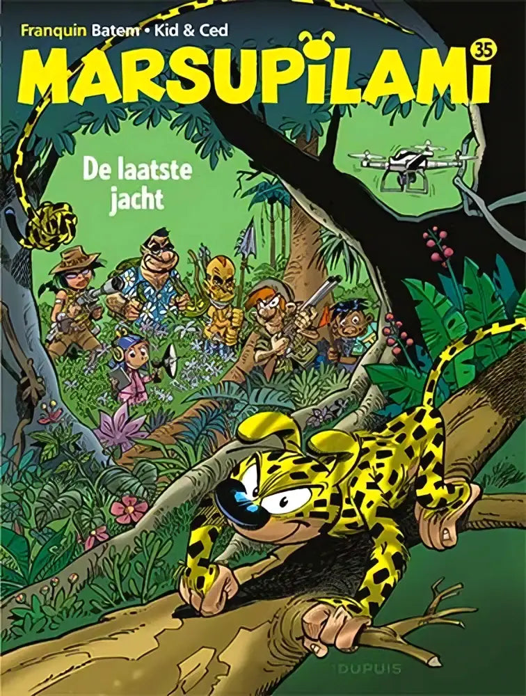 Gele en zwarte gevlekte luipaardachtig wezen met blauwe bril kruipt op tak in stephan colman laatste jacht strip algemeen