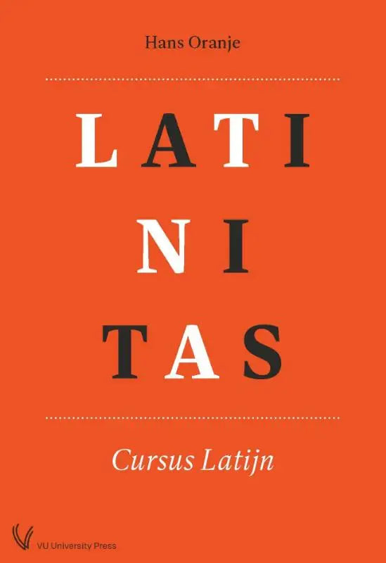 Oranje boekcover van latinitas met zwarte en witte typografie voor binnen taalonderwijs en cultuur algemeen