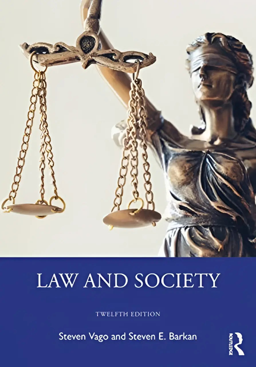 Bronzen beeld van lady justice met sierlijke gouden weegschaal voor law and society thema