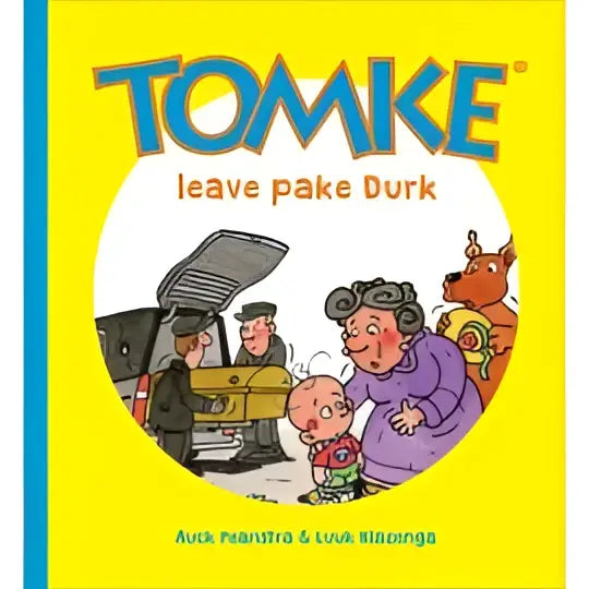 Gele kinderboeken kaft voor leave pake durk met tomke titel in blauwe letters en cartoonfiguren bij open autokofferbak