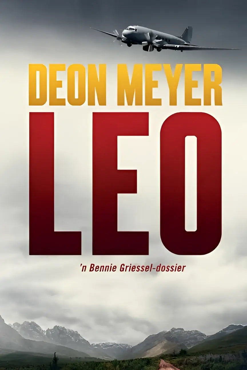 Roodgele boekcover leo van deon meyer met een vintage vliegtuig boven bergachtig terrein voor thrillerfans