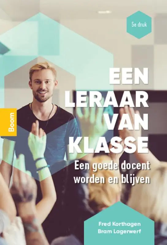 De omslag van het boek een leraar van klasse door fred korthagen en bram lagerwerf, uitgegeven door koninklijke boom uitgevers