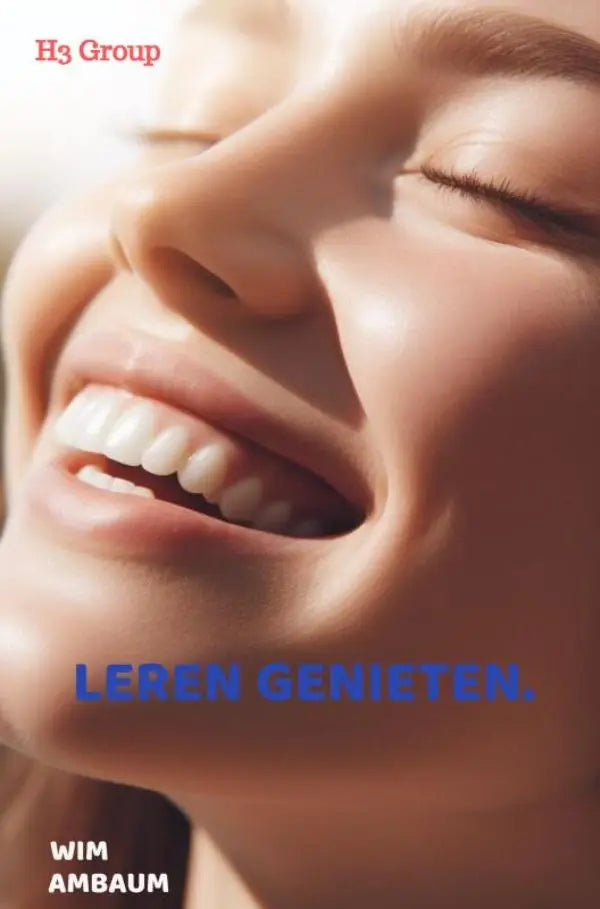 Een close-up van een glimlachende vrouw met gesloten ogen en witte tanden bij leren genieten gids voor meer plezier