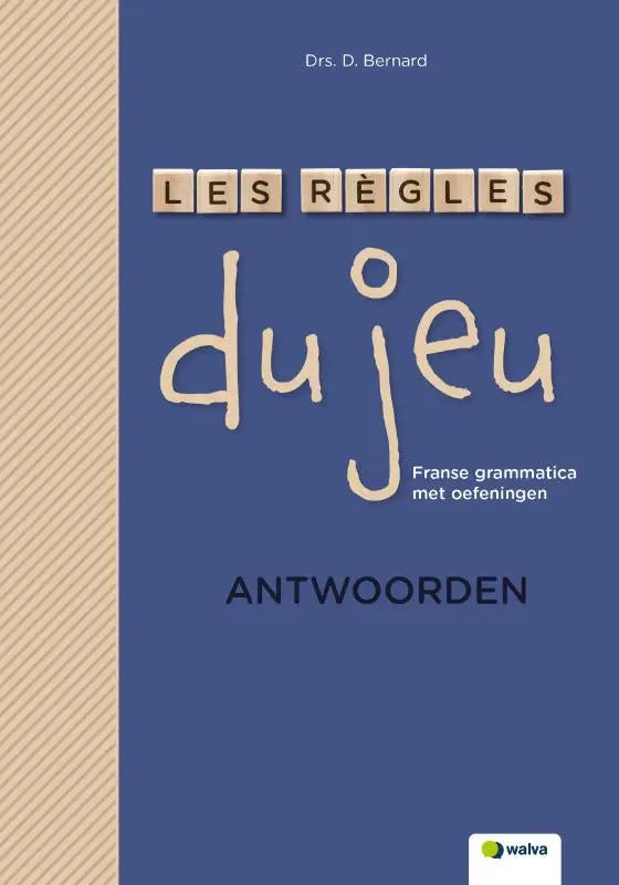 Blauwe boekomslag van regels du jeu met beige lettertegels les regels en handgeschreven titel