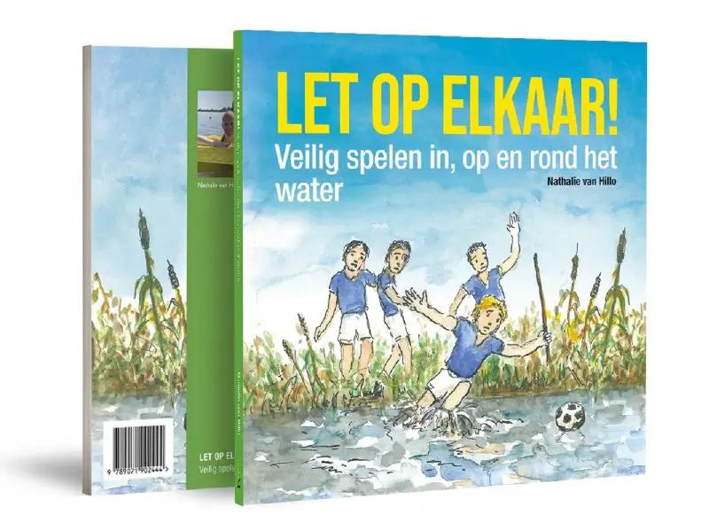 Een kinderboek met een blauwe omslag over cartoonjongens die veilig spelen en voetbal spelen nabij water door nathalie van hillo
