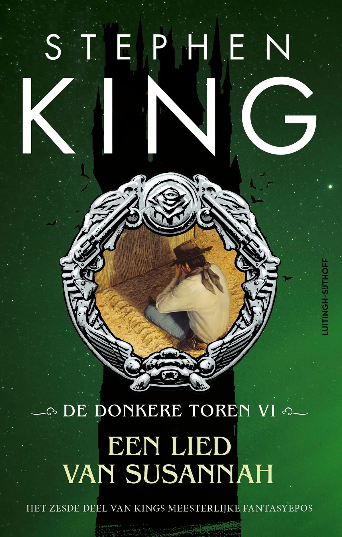 Zilveren sierlijke ronde lijst met wapen en vleugelmotieven rond illustratie van figuur in hoed voor een lied van susannah door stephen king donkere toren luitingh sijthoff
