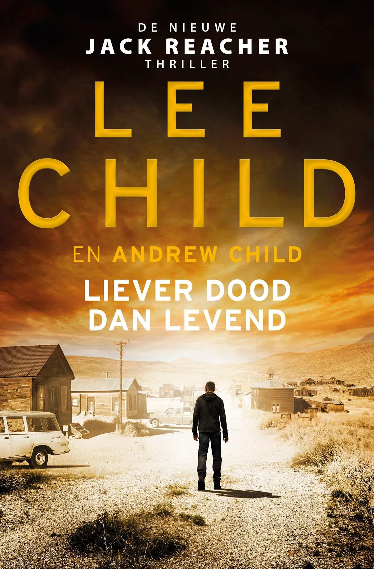 De boekcover van liever dood dan levend door lee child en andrew child toont een man die loopt naar een stoffige stad onder een oranje hemel