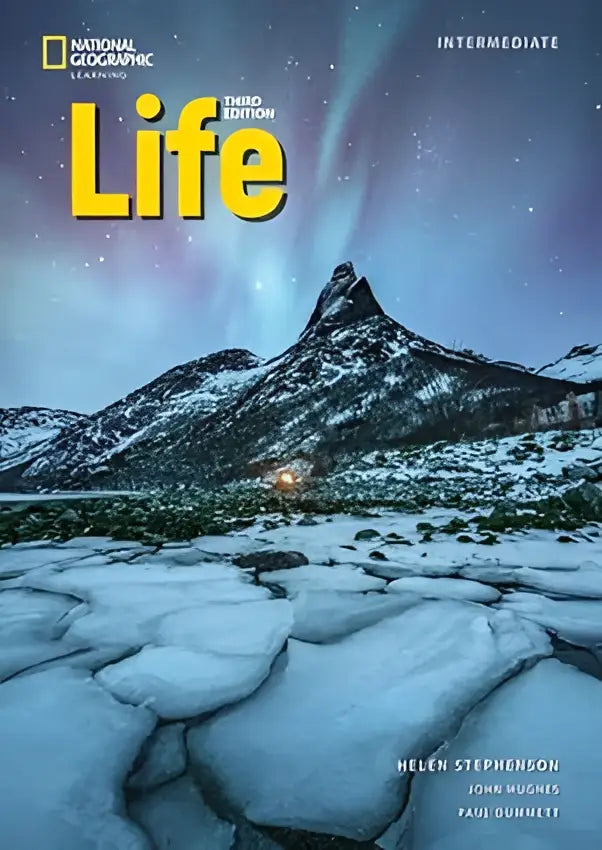 De omslag van het national geographic learning life intermediate leerboek met een kleurrijk noorderlicht boven besneeuwde bergen en gebarsten ijs