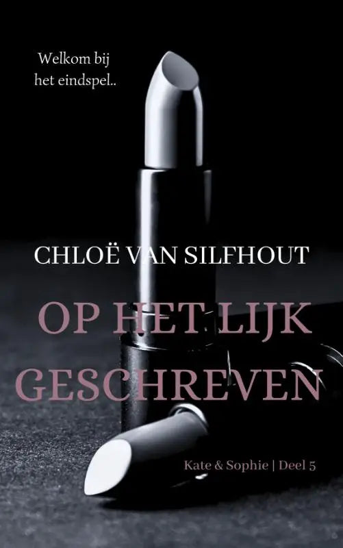 Zwarte lipstick met slanke metalen zilveren dop en huls in het product lijk geschreven