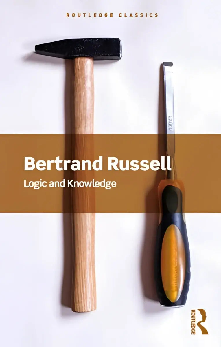 Boek logic and knowledge van bertrand russell met een houten handgreep hamer en oranje zwarte beitel