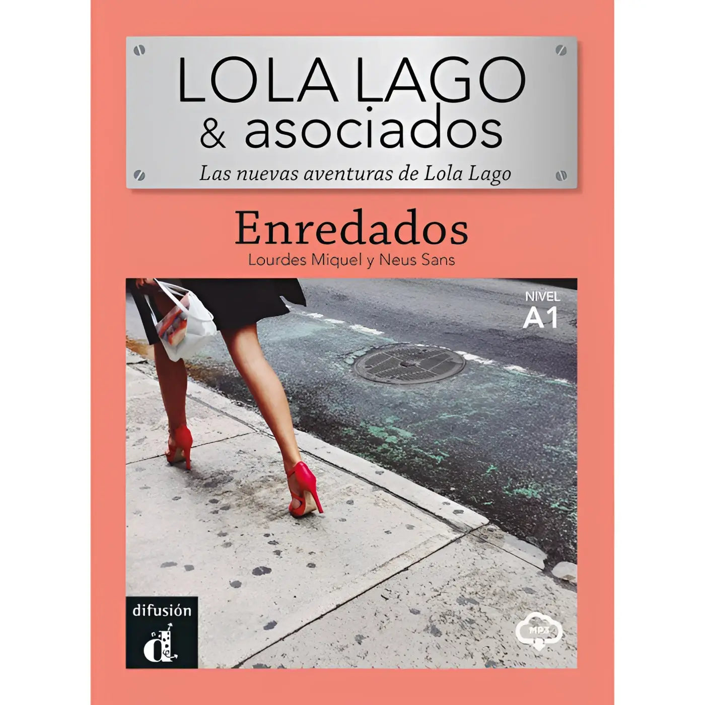 Een paar glanzende rode hoge hakken met spitse neus van Lola Lago & Asociados uit de Enredados collectie