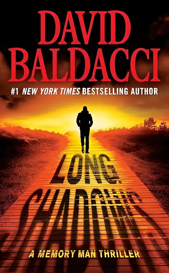 De cover van long shadows van david baldacci toont de amos decker series met een silhouet bij zonsondergang