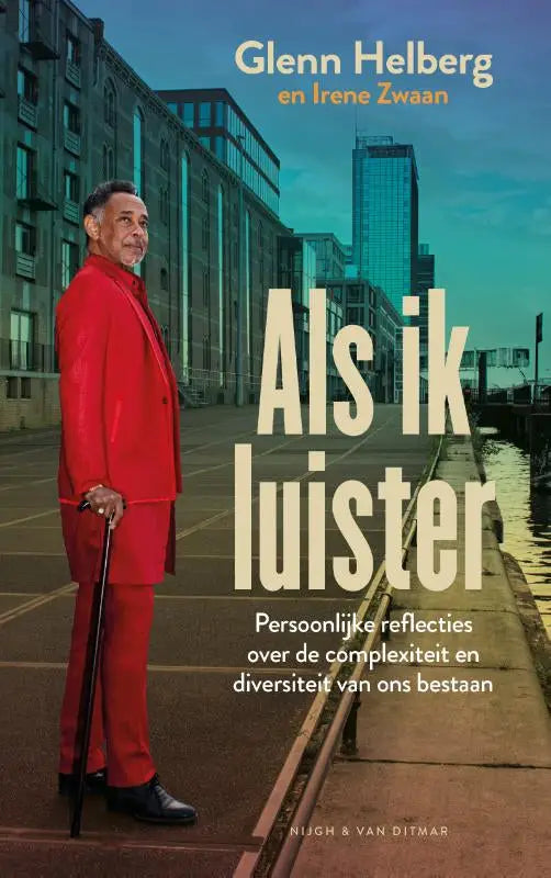 Man in een rood pak met zwarte cane op omslag van het literaire non fictie boek als ik luister van glenn helberg en irene zwaan