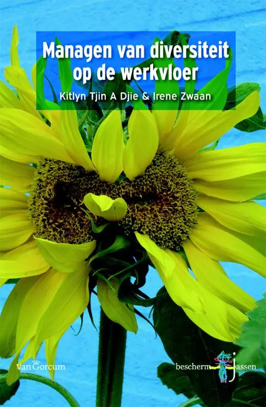 Vibrante gele zonnebloem met donkere bruine kern en groene bladeren op blauwe achtergrond managen van diversiteit tjin a djie