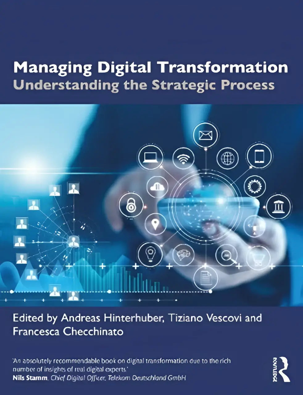Blauw gebonden boek managing digital transformation understanding the strategic process gericht op digitale transformatie