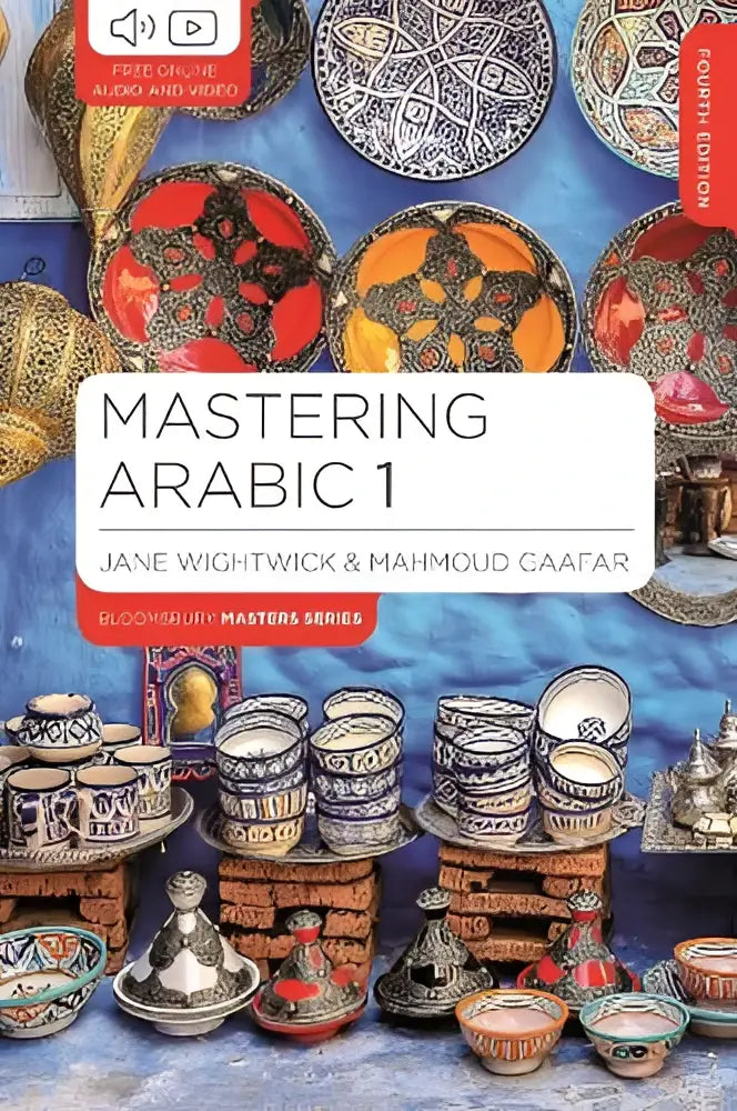 De boekcover van mastering arabic 1 door jane wightwick en mahmoud gaafar toont kleurrijke marokkaanse keramiek tegen een blauwe achtergrond