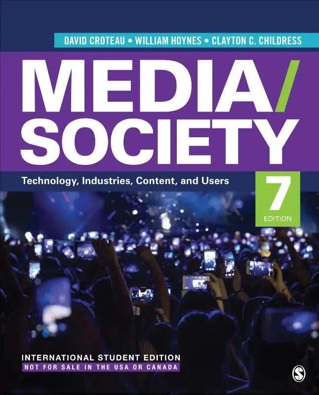 Paarse en witte paperback media society 7e editie over new media technologie, industrieën, inhoud en gebruikers