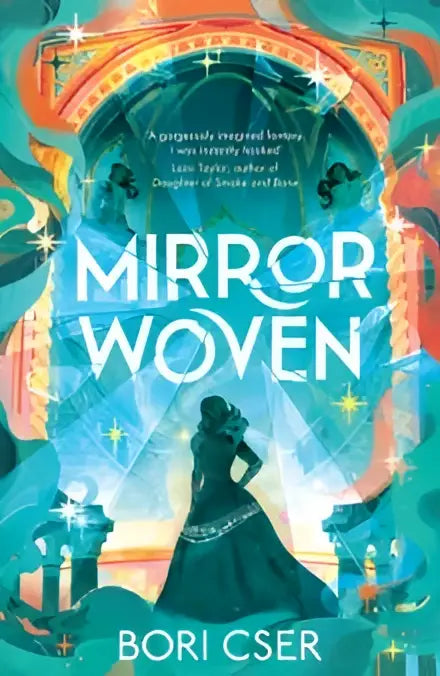 Boekomslag van mirrorwoven door bori cser met silhouet van vrouw in sierlijke jurk tegen groene en gouden boog
