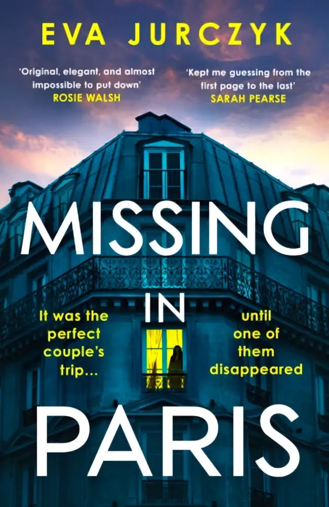 De hardcover editie van missing in paris door eva jurczyk uitgegeven door michael joseph toont een donkere blauwe parijse gevel met een verlicht raam