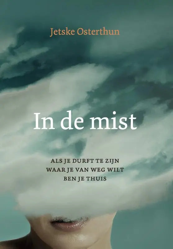 De boekcover van in de mist door jetske osterthun toont lippen en kin deels bedekt met mist op een teal achtergrond