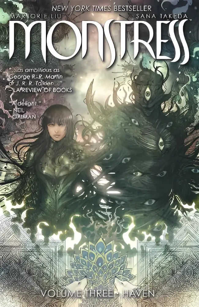 De cover van monstress volume drie haven graphic novel met donker groen en zwart ontwerp en ingewikkelde patronen