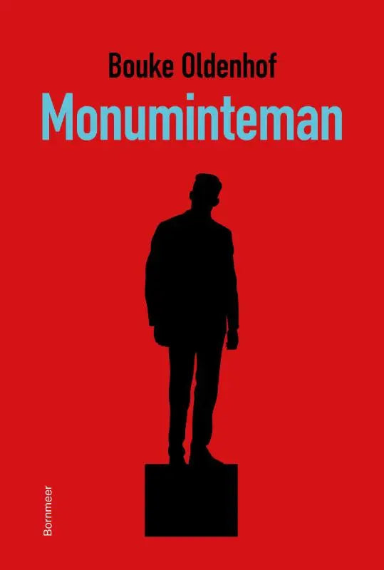 Monuminteman zwart silhouet man op sokkel met levendige rode achtergrond decoratief kunstwerk