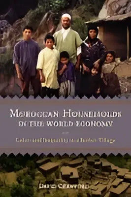 De boekomslag van moroccan households in the world economy toont mensen bij traditionele gebouwen en auteurinformatie