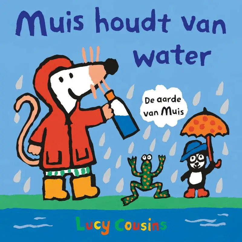 Een vrolijke muis in een rode regenjas en gele laarzen met een blauwe fles naast een kikker en pinguïn jonge lezers muis houdt
