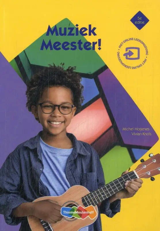 Een houten ukulele met een natuurlijke afwerking en een zwart toetsbord wordt vastgehouden door een lachend kind in muziek meester voor muziek algemeen met michel hogenes en vivian knols