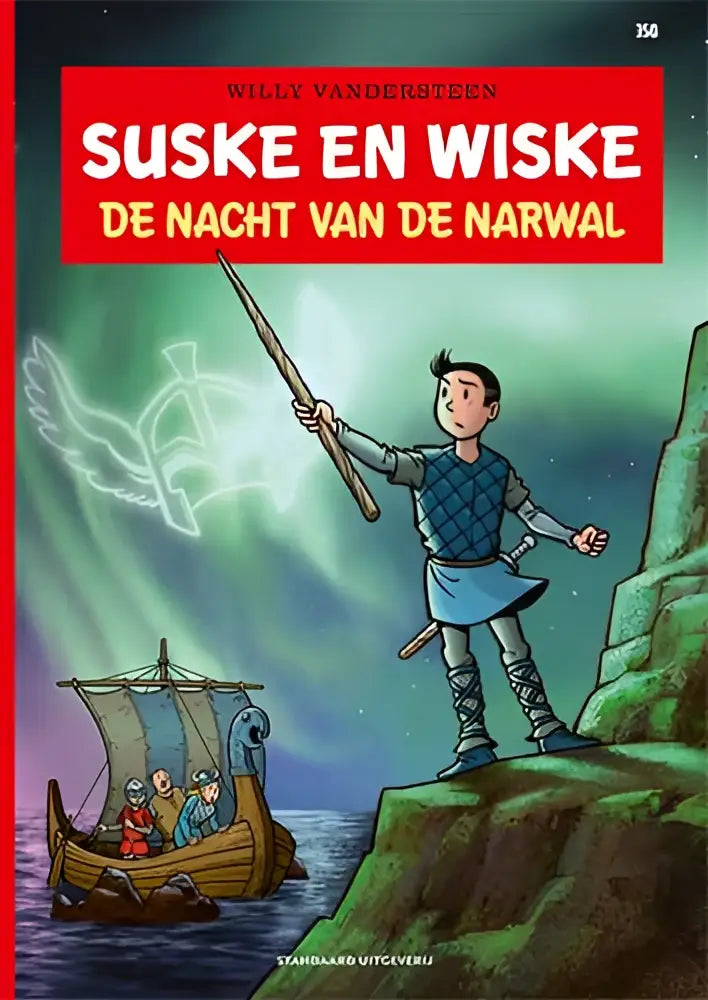 De cover van het stripboek suske en wiske de nacht van de narwal toont een jongen in blauwgrijs harnas met speer voor groene aurora en vikingschip
