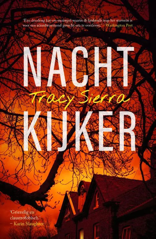 De boekcover van nacht kijker door tracy sierra toont een oranje en rode zonsondergang met silhouetten van boomtakken