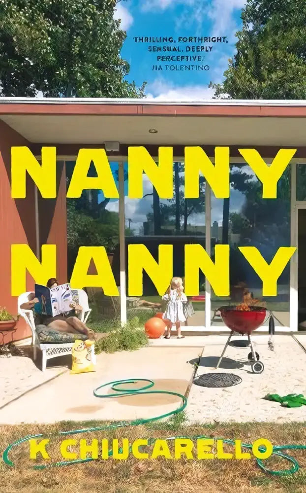 De cover van het boek nanny nanny toont gele tekst voor een modern huis met grote ramen in literaire fictie algemeen